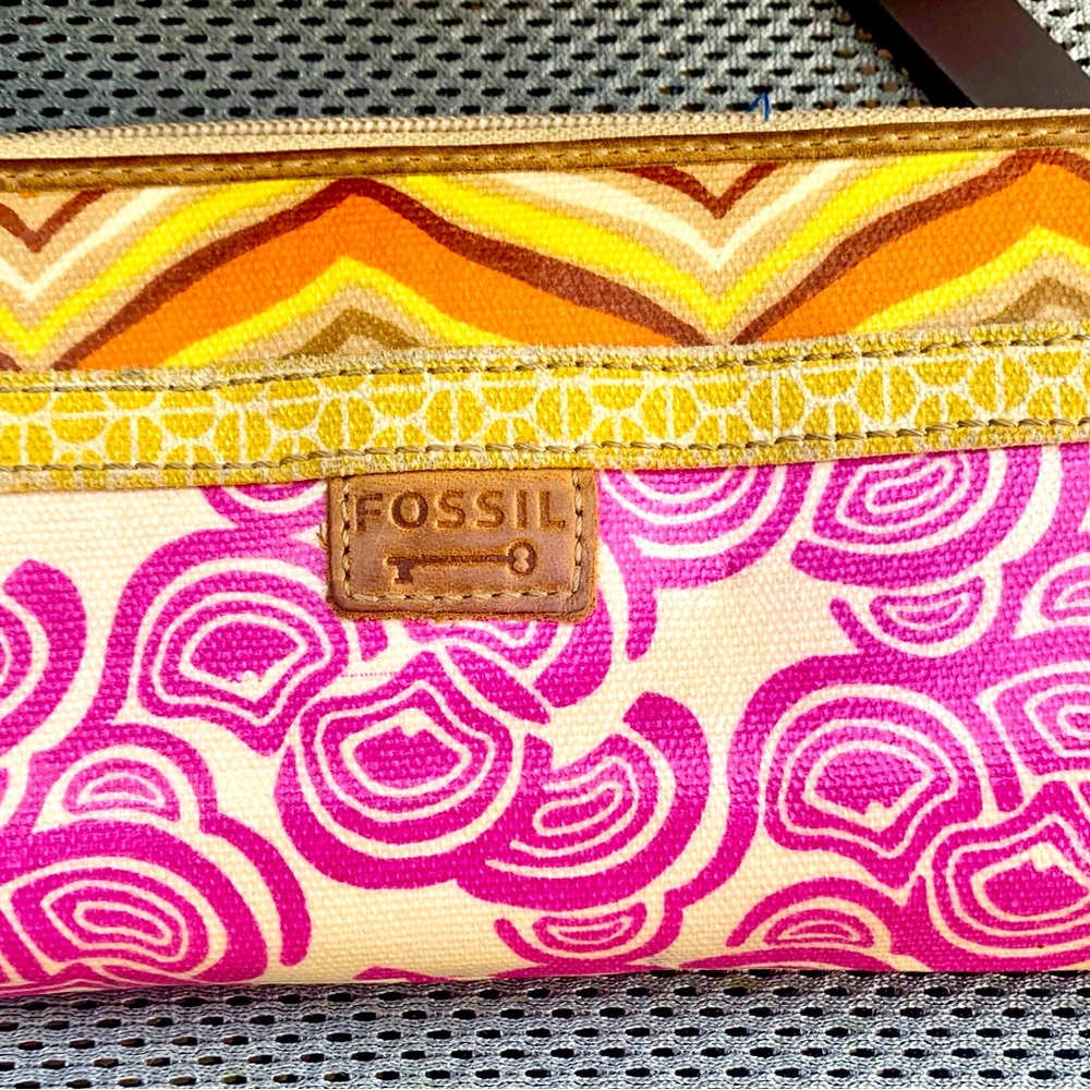 Like new fossil leather wallet